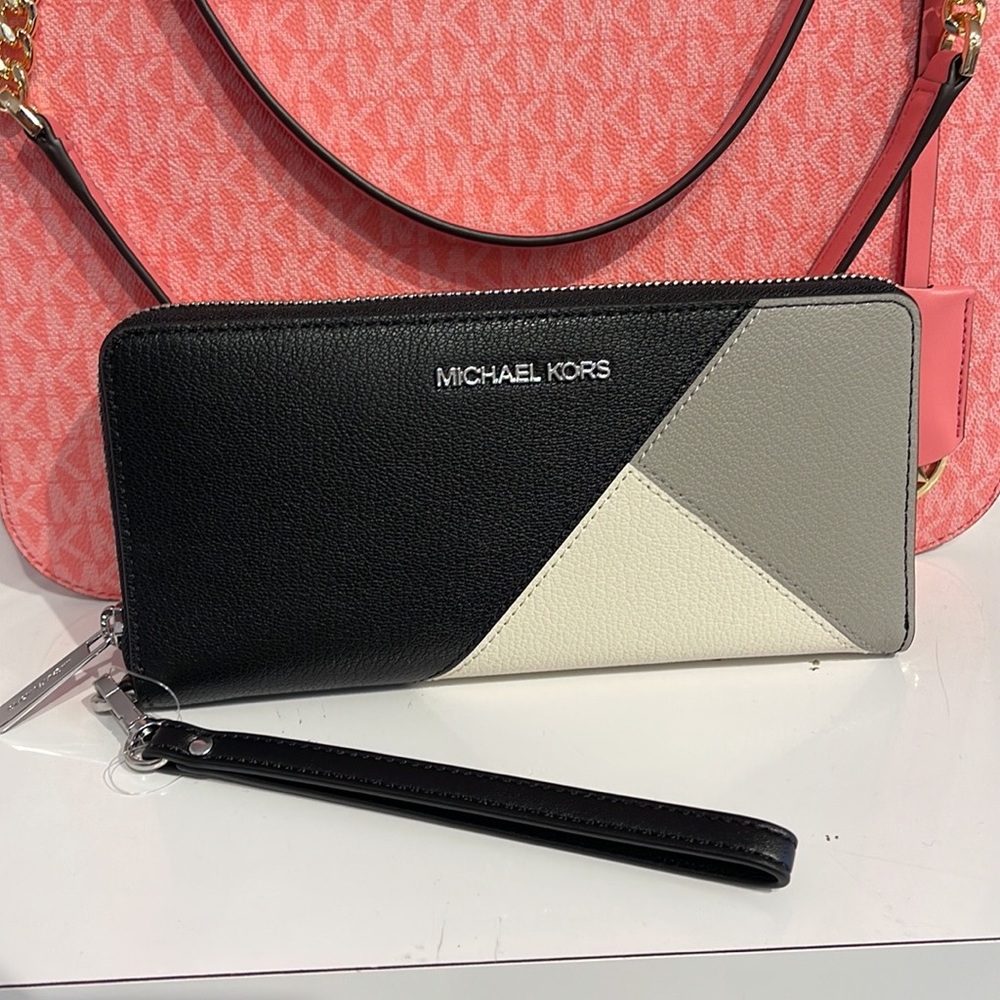 MICHAEL KORS LARGE TRAVEL CONTINENTAL WRISTLET WALLET PHONEHOLDER Black Multi - Picture 12 of 16